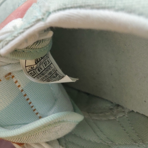 Women's Onitsuka Tiger Shoes - Picture 5 of 5